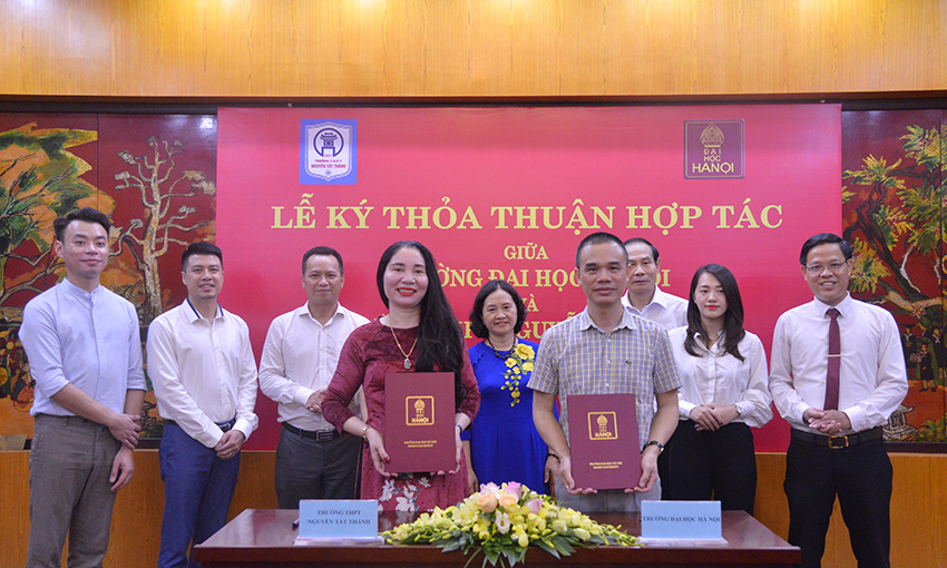 Trường Đại học Hà Nội và Trường THPT Nguyễn Tất Thành ký kết thỏa thuận hợp tác